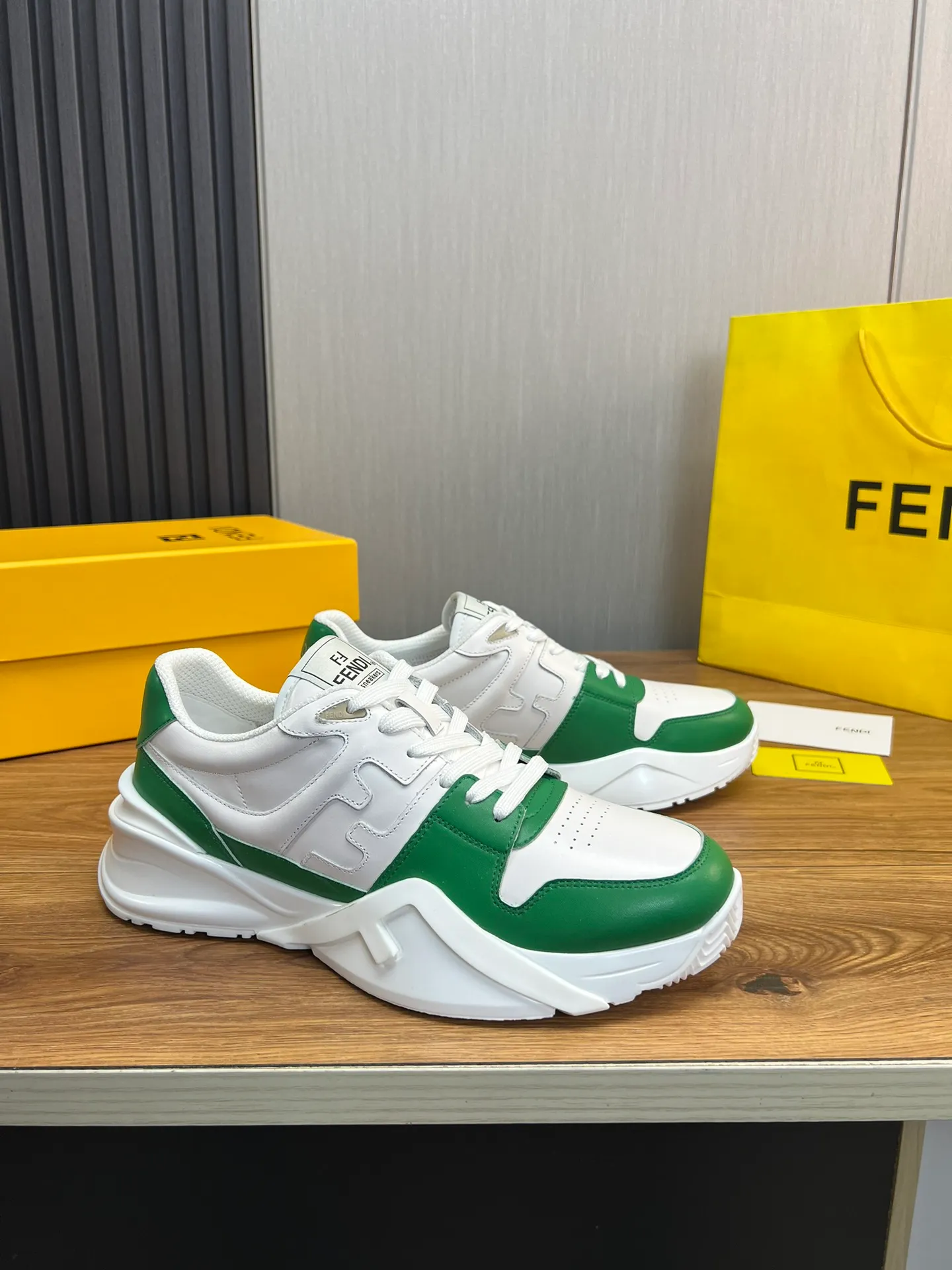 Men's shoes 💰520💰 Fendi [Fendi] hot style is on the market 🔥Fashionable casual men's shoes 🔱 Made of original cowhide + breathable mesh lining + sheepskin feet, perfect shape, top quality, you deserve it 🔜Original outsole, ultra-light, non-slip and wear-resistant 👣 Standard size 38-44 (customized in 45)